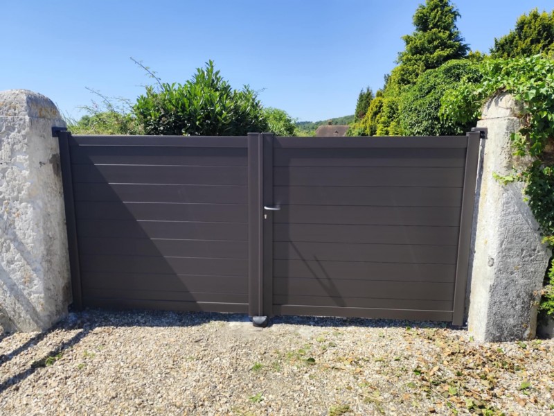 Installation d’un portail aluminium, battant à Pont-Audemer 